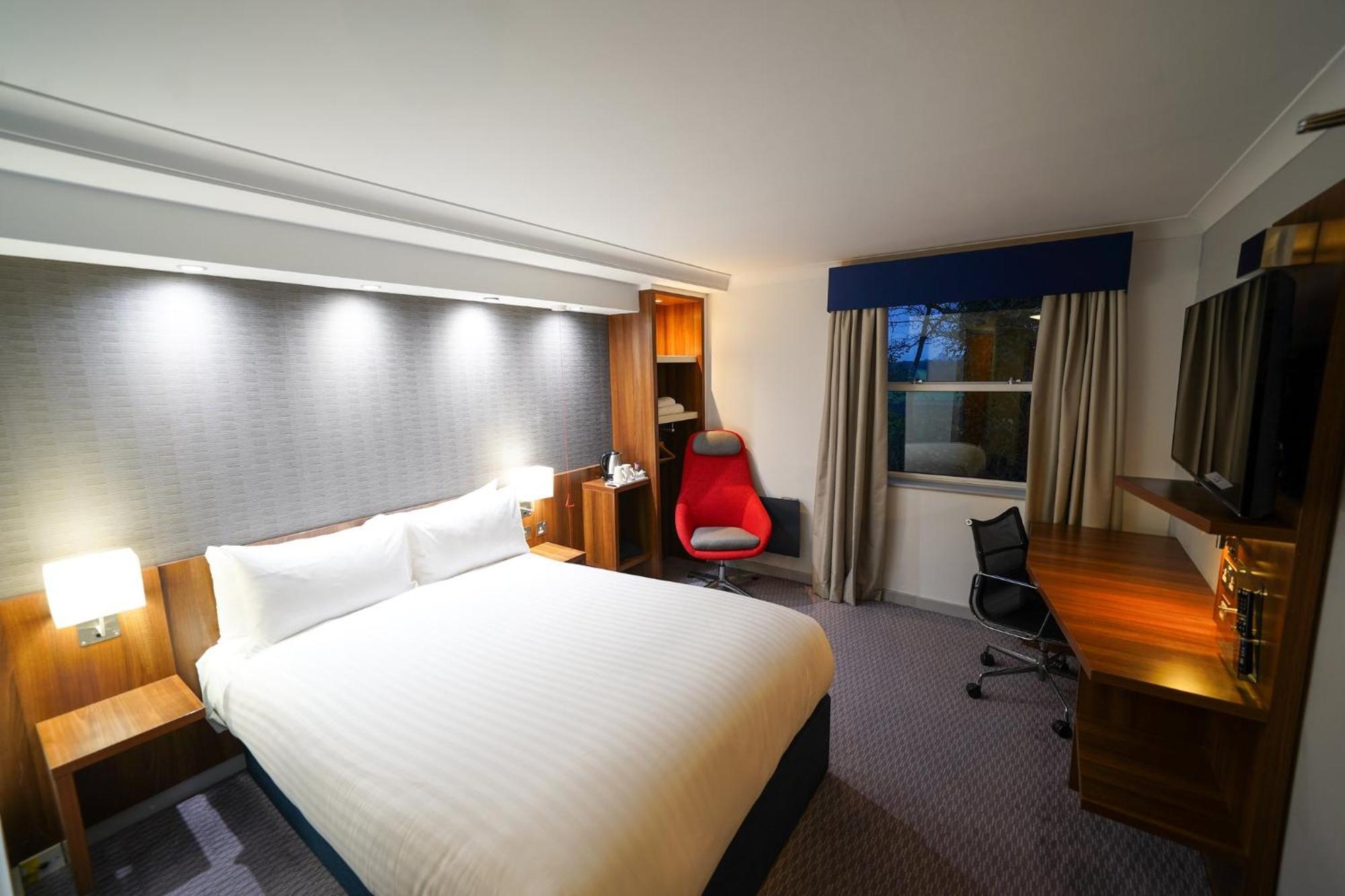 Holiday Inn Express Leeds-East By Ihg Leeds  Exteriör bild